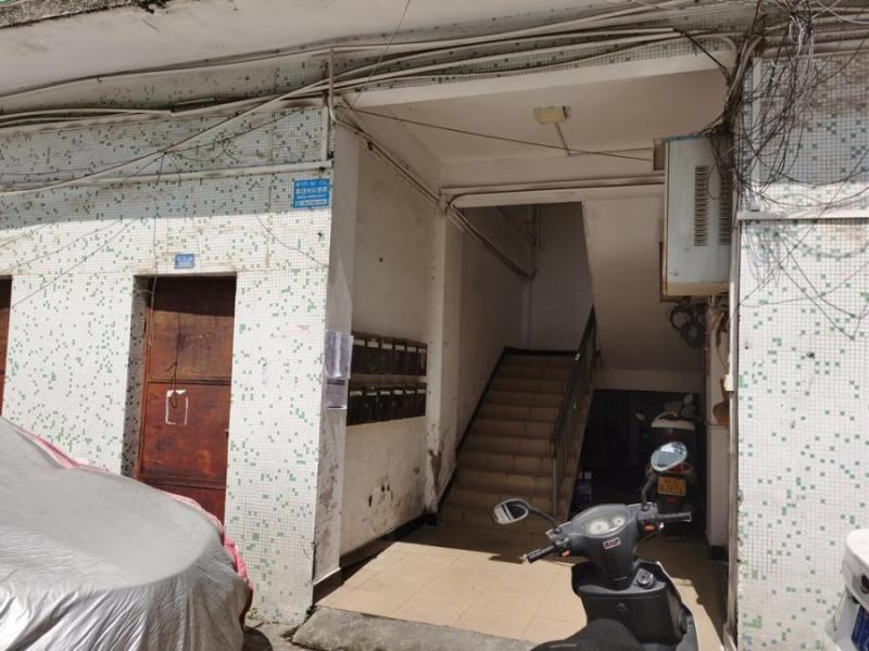 中山市沙溪镇隆都路社再楼404房及14号车房的房地产法拍房图片5