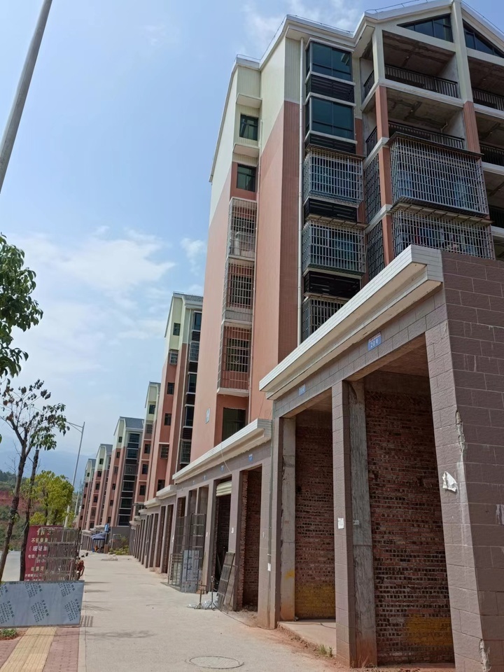 宜章县玉溪镇马耳冲小区三期10栋114号商业门面法拍房图片1