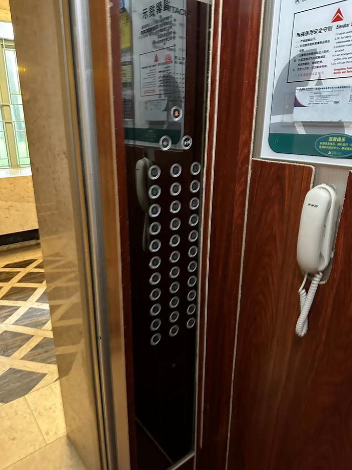 中山市五桂山桂南村桂峰路1号御龙山花园1期2幢2002房法拍房图片2