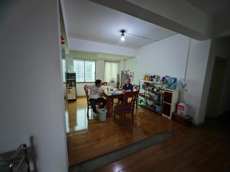 湖南省衡阳市蒸湘区华兴街道凤凰中街1号人大花苑D栋1611室法拍房图片4